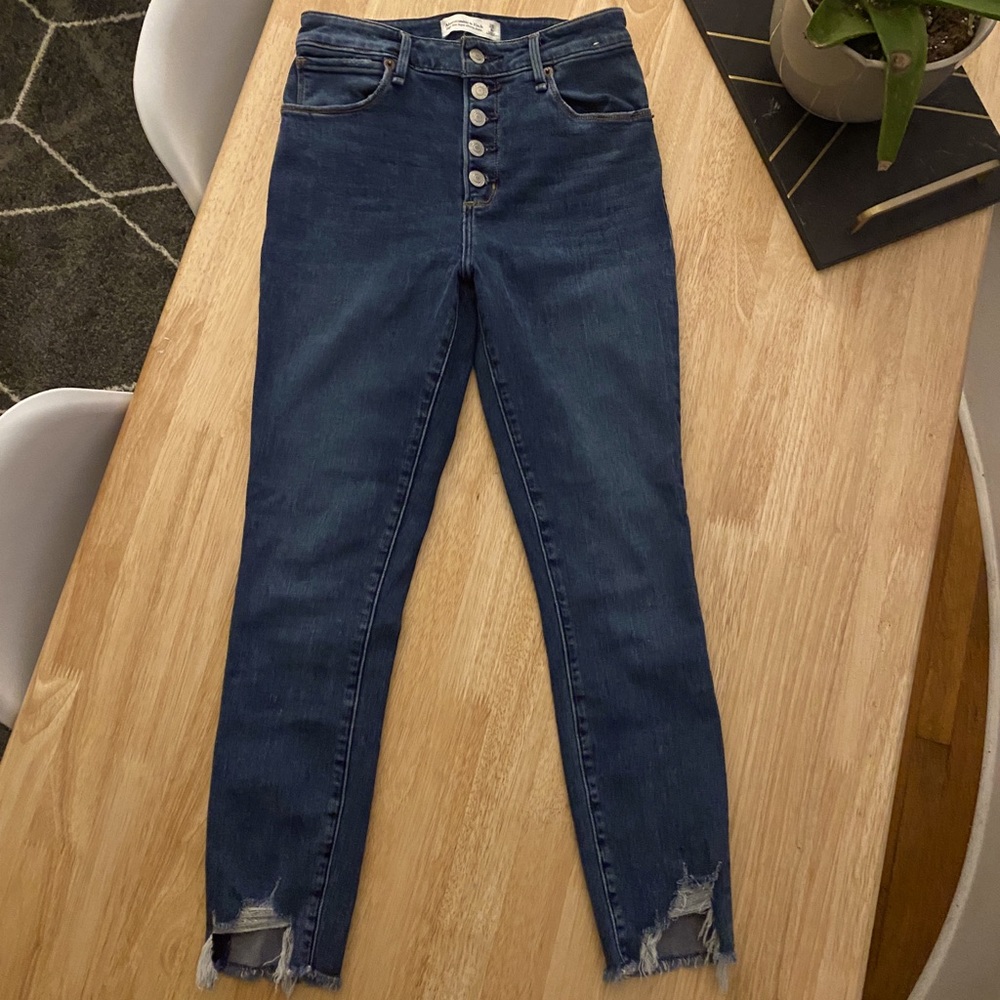 Abercrombie & Fitch multi button distressed ankles